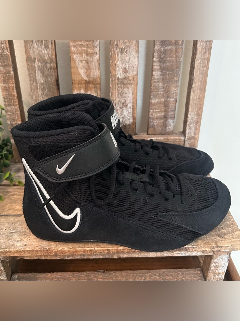 Nike Speedsweep 8 Big Kids' Wrestling Shoes Size 3.5